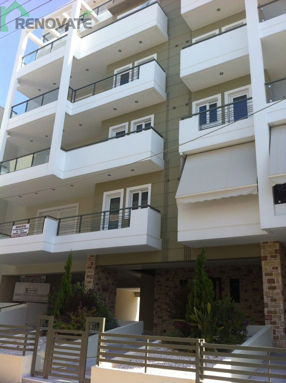 Χτισίματα σε πολυκατοικία